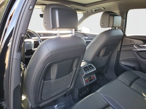 Used 2023 Audi e-tron Premium image 14