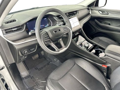 Used 2023 Jeep Grand Cherokee Limited w/ Trailer Tow Prep Group (B) image 9