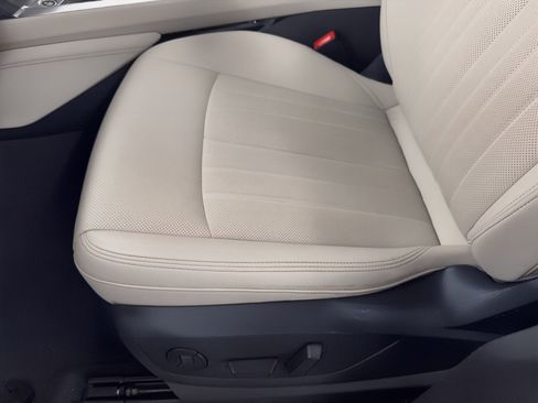 Used 2022 Audi e-tron Premium Plus w/ Premium Plus Package image 16