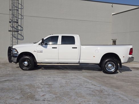 Used 2017 RAM 3500 Tradesman w/ Chrome Appearance Group image 4