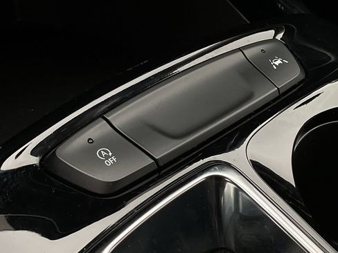 Used 2025 Chevrolet Trax LT image 36