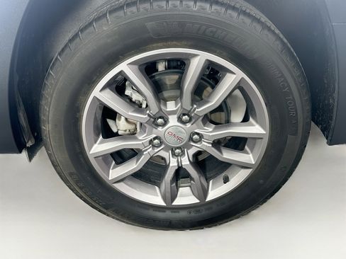 Used 2024 GMC Terrain SLT AWD/4WD image 11