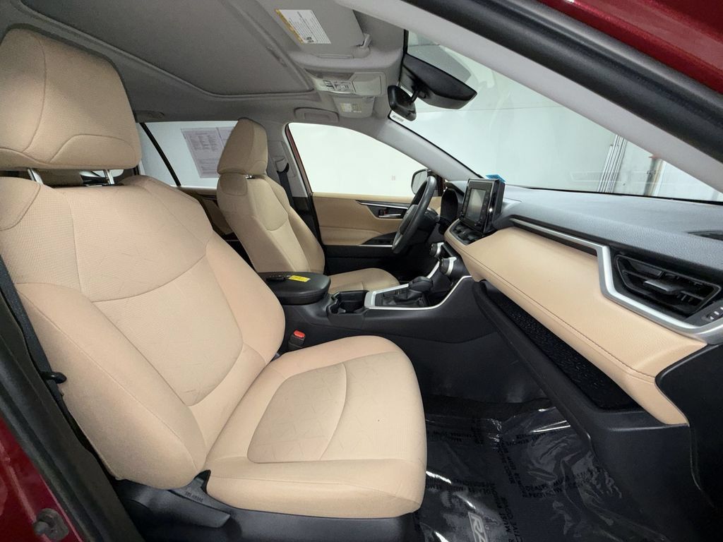 Used 2020 Toyota RAV4 XLE w/ Convenience Package AWD/4WD image 8