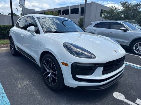 Certified 2023 Porsche Macan AWD/4WD image 5