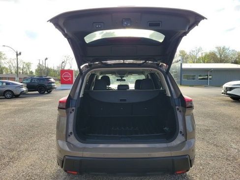 Certified 2025 Nissan Rogue SV image 10