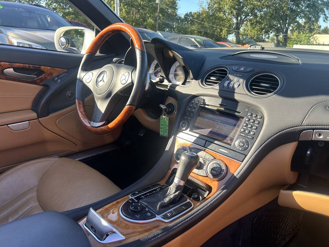 Used 2011 Mercedes-Benz SL 550 image 37