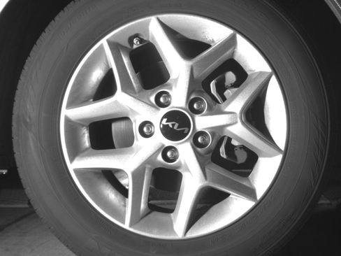 Used 2025 Kia Soul LX w/ LX Technology Package FWD image 16