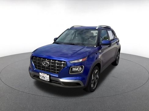 Used 2025 Hyundai Venue SEL FWD image 7