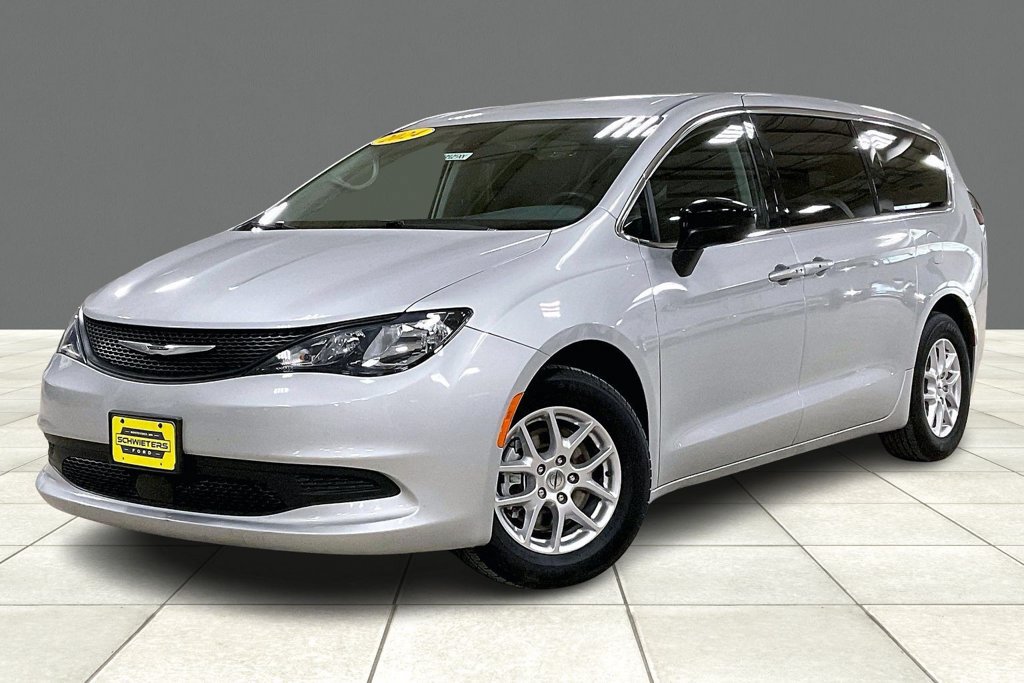 Used 2024 Chrysler Voyager LX FWD image 2
