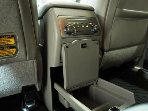 Used 2012 Toyota Highlander SE w/ Tow Pkg AWD/4WD image 16