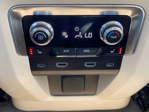 Used 2024 GMC Yukon XL Denali AWD/4WD image 23