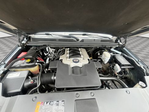 Used 2019 Cadillac Escalade ESV Luxury AWD/4WD image 18