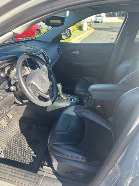 Used 2019 Jeep Cherokee Trailhawk w/ Comfort/Convenience Group AWD/4WD image 5