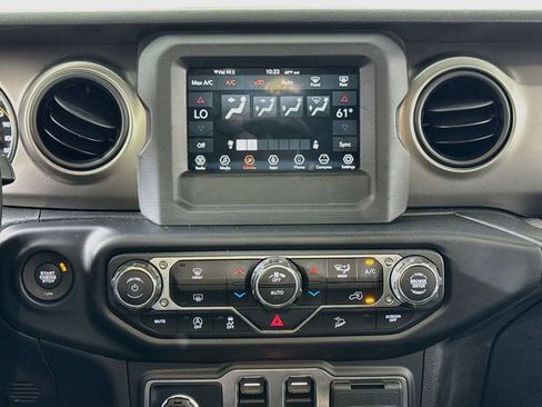 Used 2019 Jeep Wrangler Sport AWD/4WD image 15