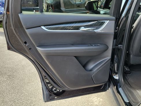 Used 2021 Cadillac XT6 Premium Luxury AWD/4WD image 13