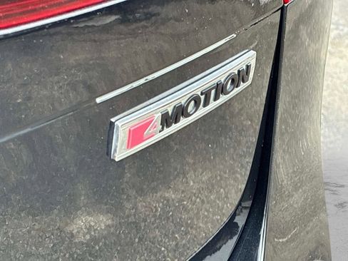 Used 2020 Volkswagen Tiguan SE w/ Panoramic Sunroof Package image 11