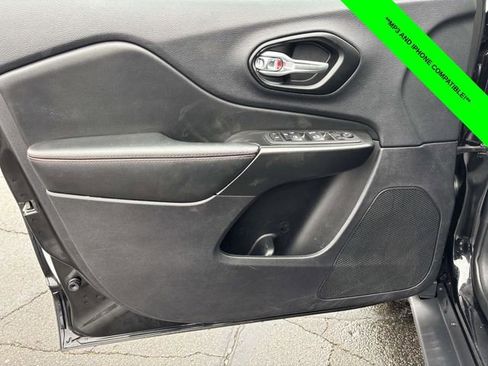 Used 2022 Jeep Cherokee Trailhawk image 9