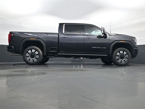 New 2026 GMC Sierra 3500 Denali w/ Denali Reserve Package image 24