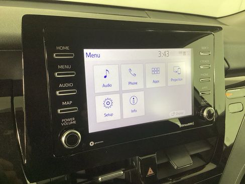 Used 2021 Toyota Camry SE w/ Cold Weather Package image 29