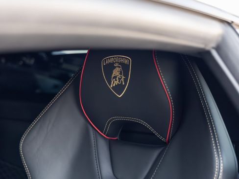 Used 2020 Lamborghini Huracan EVO image 33