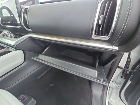 Used 2025 Ford Expedition Max Platinum image 17