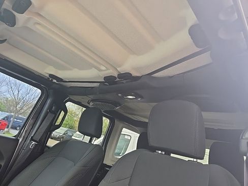 Used 2018 Jeep Wrangler Unlimited Sport S image 16