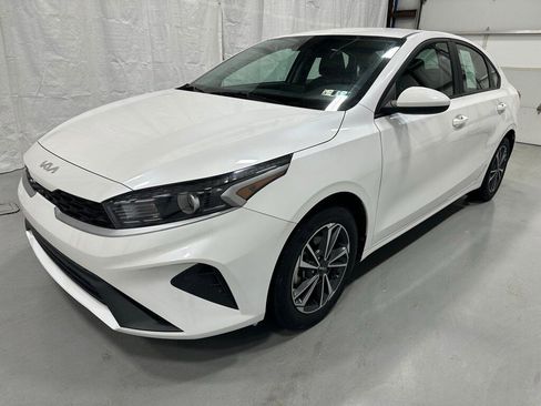 Used 2024 Kia Forte LXS image 3