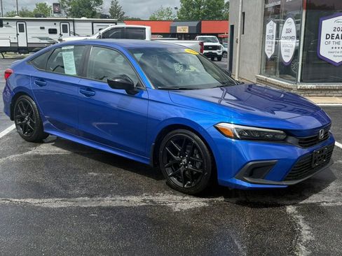 Used 2022 Honda Civic Sport image 2