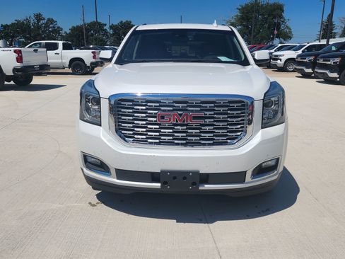 Used 2019 GMC Yukon Denali w/ Denali Ultimate Package AWD/4WD image 2