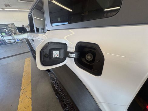 Used 2023 Ford Bronco Wildtrak AWD/4WD image 3