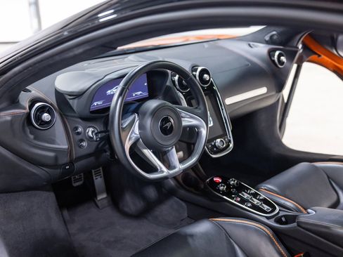 Used 2023 McLaren GT RWD image 34