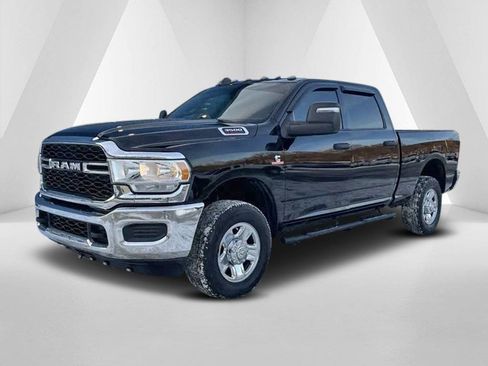 Used 2024 RAM 3500 Tradesman w/ Chrome Appearance Group image 3