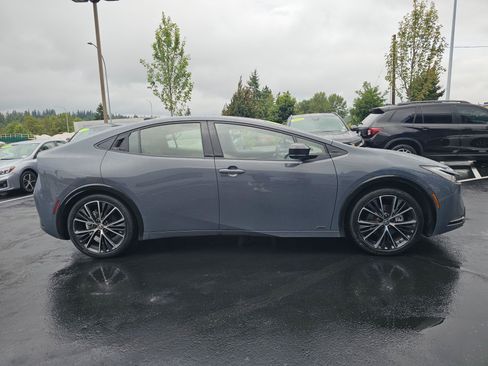 Used 2025 Toyota Prius Limited w/ Limited Premium Package AWD/4WD image 8