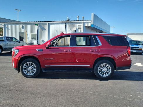 Used 2022 GMC Yukon SLT w/ SLT Premium Package image 3