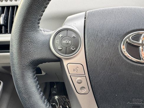 Used 2017 Toyota Prius V Five image 16