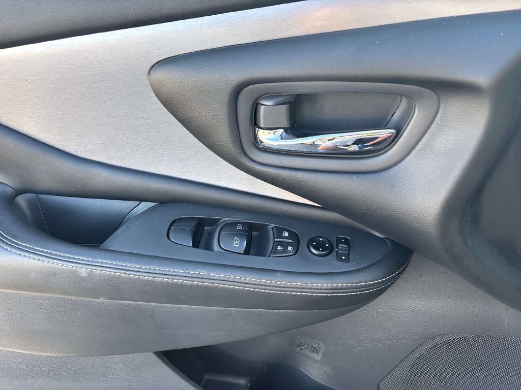 Used 2024 Nissan Murano SV AWD/4WD image 18