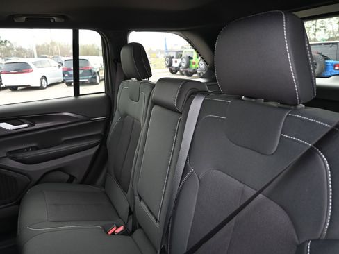 New 2026 Jeep Grand Cherokee Laredo X AWD/4WD image 18