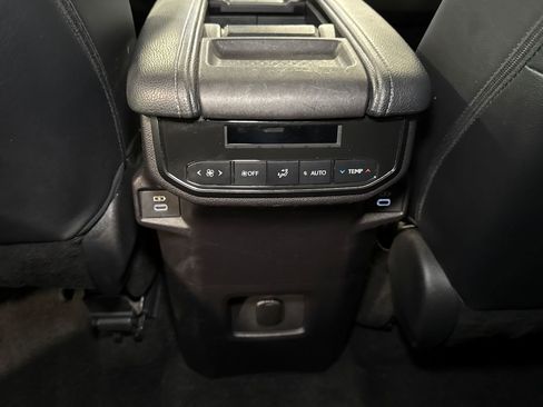 Used 2025 Toyota Grand Highlander AWD image 11