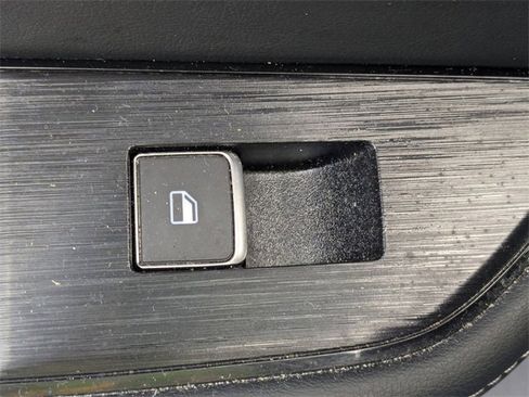 Used 2023 Nissan Rogue SL w/ SL Premium Package image 25