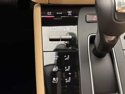 Certified 2026 Porsche Macan AWD/4WD image 25