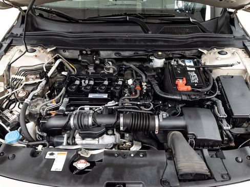 Used 2018 Honda Accord Touring image 3