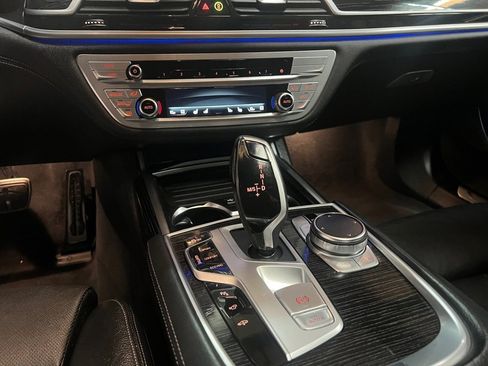 Used 2022 BMW 740i w/ M Sport Package image 26