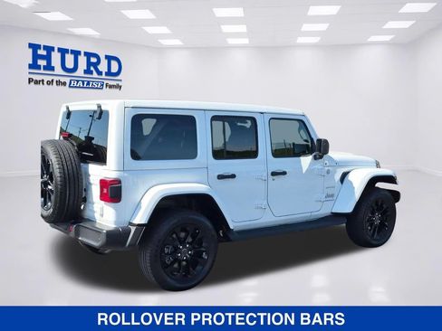 Used 2024 Jeep Wrangler Unlimited Sahara w/ Technology Group AWD/4WD image 3