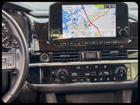 Used 2024 Nissan Pathfinder SL image 31