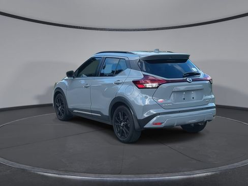 Used 2021 Nissan Kicks SR FWD image 6