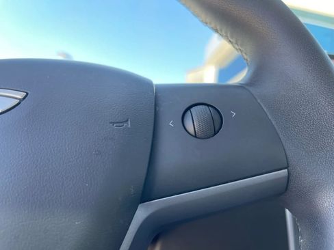 Used 2023 Tesla Model Y Performance AWD/4WD image 27