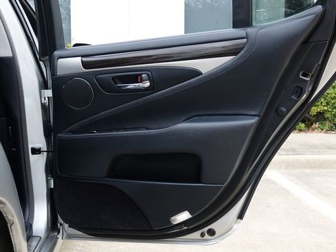 Used 2013 Lexus LS 460 image 39