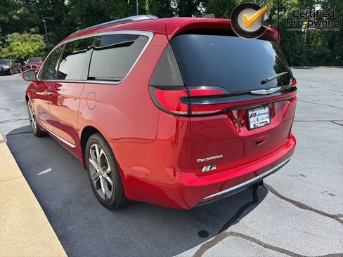 Used 2024 Chrysler Pacifica Pinnacle w/ Trailer Tow Group FWD image 12