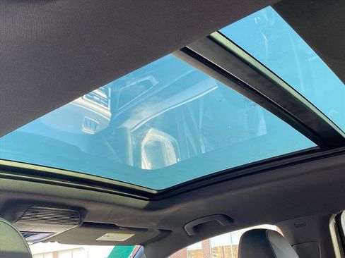 Certified 2025 Volkswagen Atlas Cross Sport SE w/ Panoramic Sunroof Package image 18