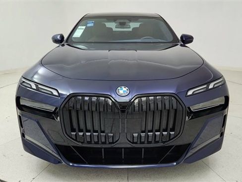 Used 2023 BMW i7 xDrive60 image 2